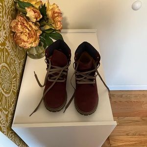 Women’s Timberland Premium 6-inch Waterproof Boots in Burgundy size 8.5